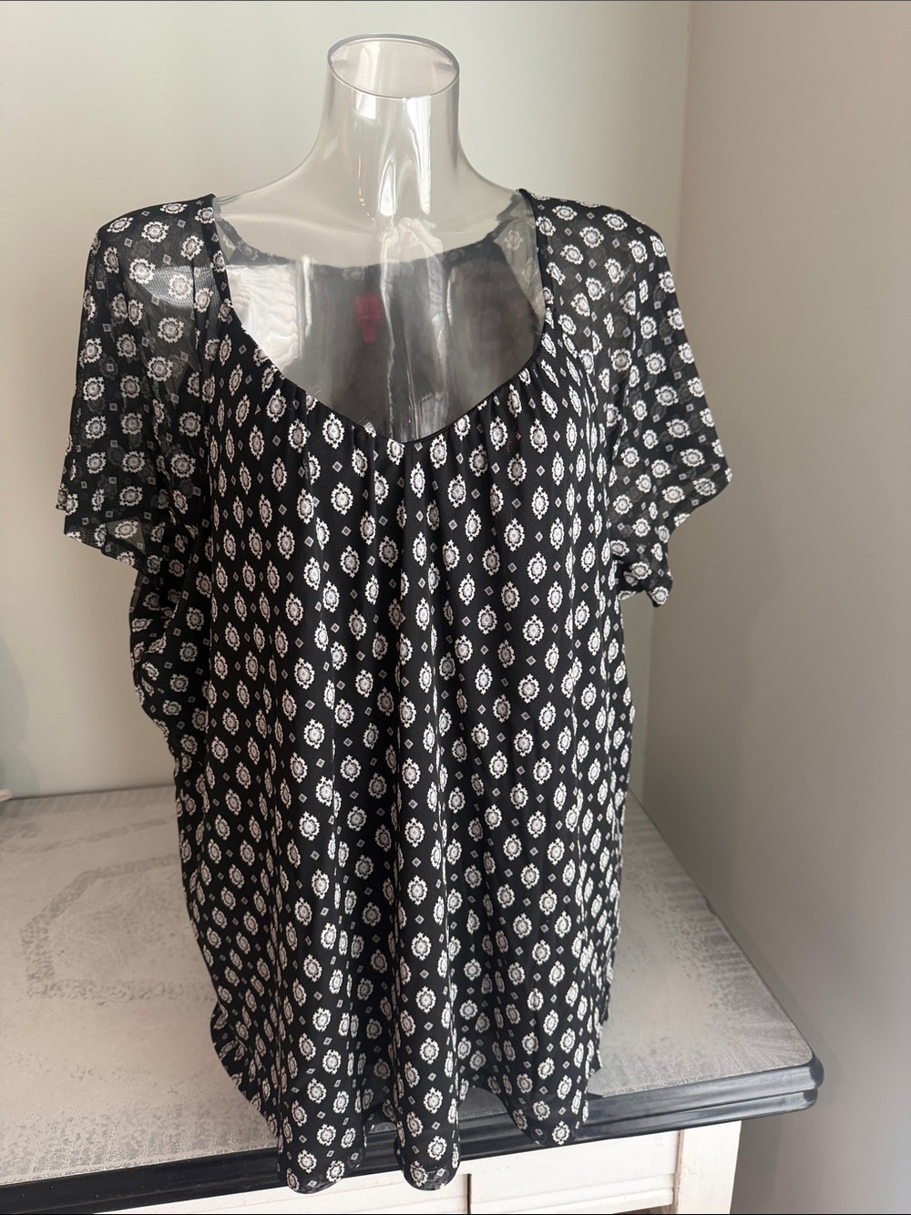 212 Collection Black Scoop Neck Short Sleeve Blouse with White Medallion Print